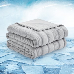 Wholesaler Customization Silk Smooth Blue and Grey Summer Comforter and Night Sweats Cooling Blanket for Hot Sleepers