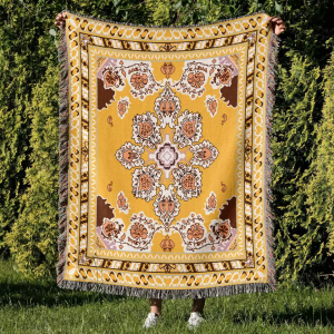 Тъкано одеяло за пикник в бохемски стил на открито с пискюли