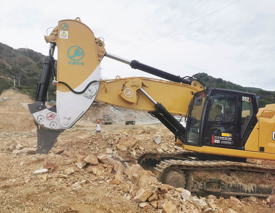 Caterpillar 352 excavator equipped kaiyuanzhichuang diamond Arm Featured Image