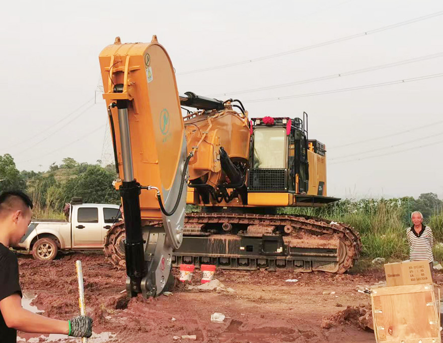 Hitachi-1250-excavator-equipped-with-kaiyuanzhichuang-diamond-arm-4