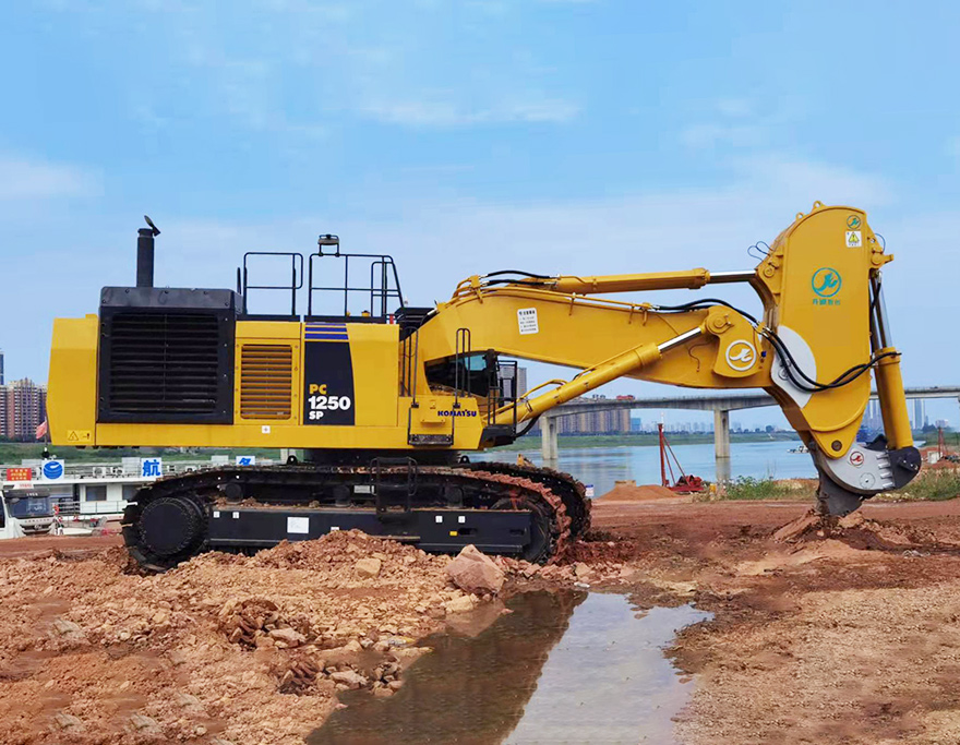 Komatsu 1250 excavator equipped with kaiyuanchichuang diamond arm Featured Image