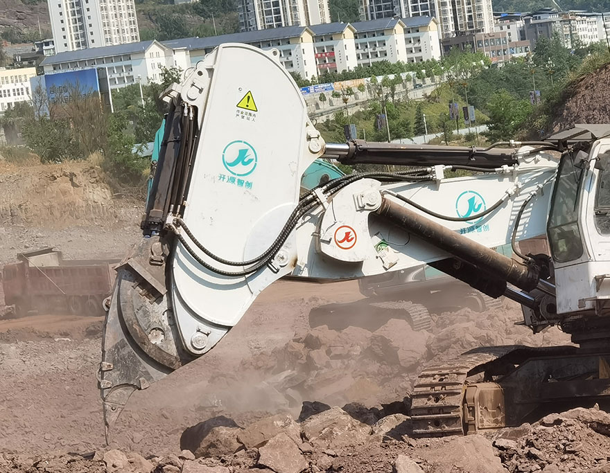 Liebherr-984-excavator-equipped-with-kaiyuanzhichuang-diamond-arm-2