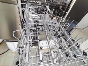 Fully automatic laboratory glassware washing machine with hot air drying in situ can clean 84 100ml volumetric flasks at a time