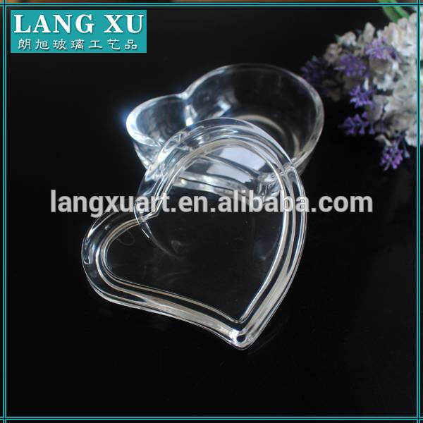 china wholesale Empty Glass Candle Jar With Lid pricelist - LXHY-10456-0 clear heart shape candy glass jar for candy – Langxu
