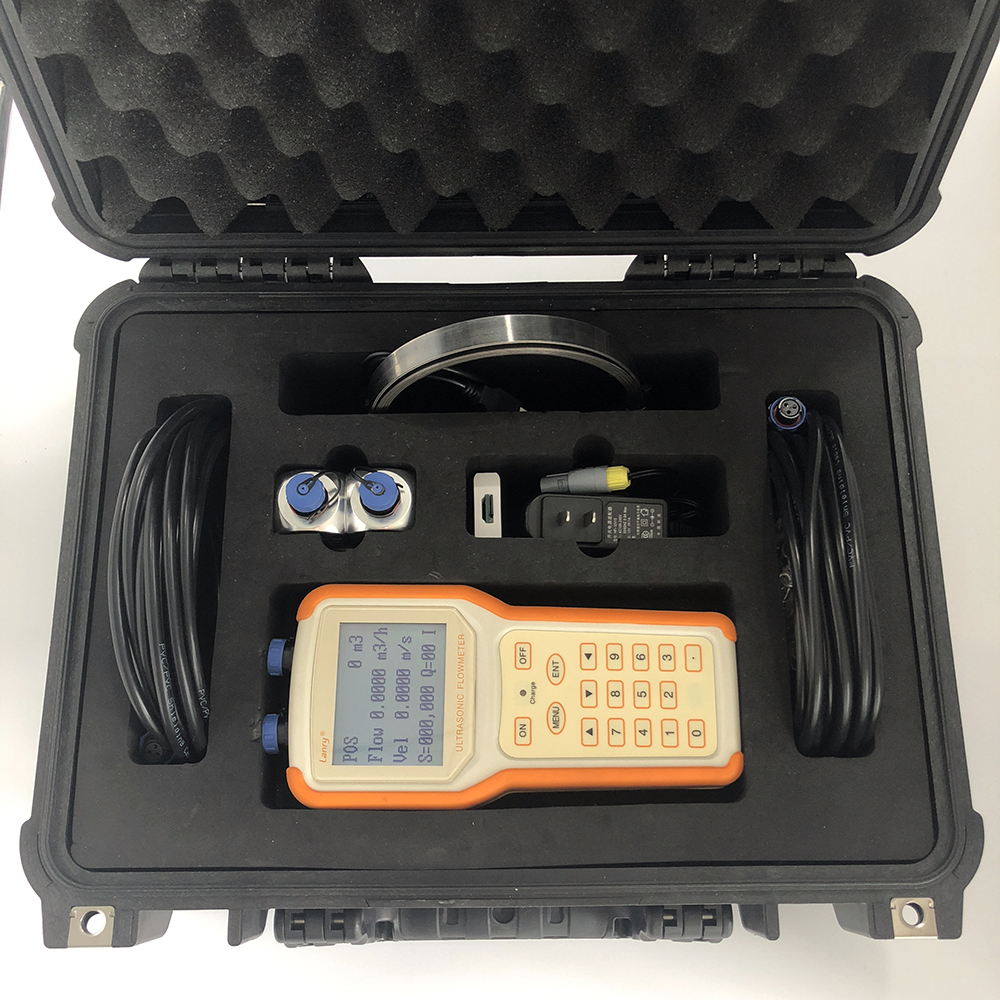 Portable ultrasonic flow meter data storage