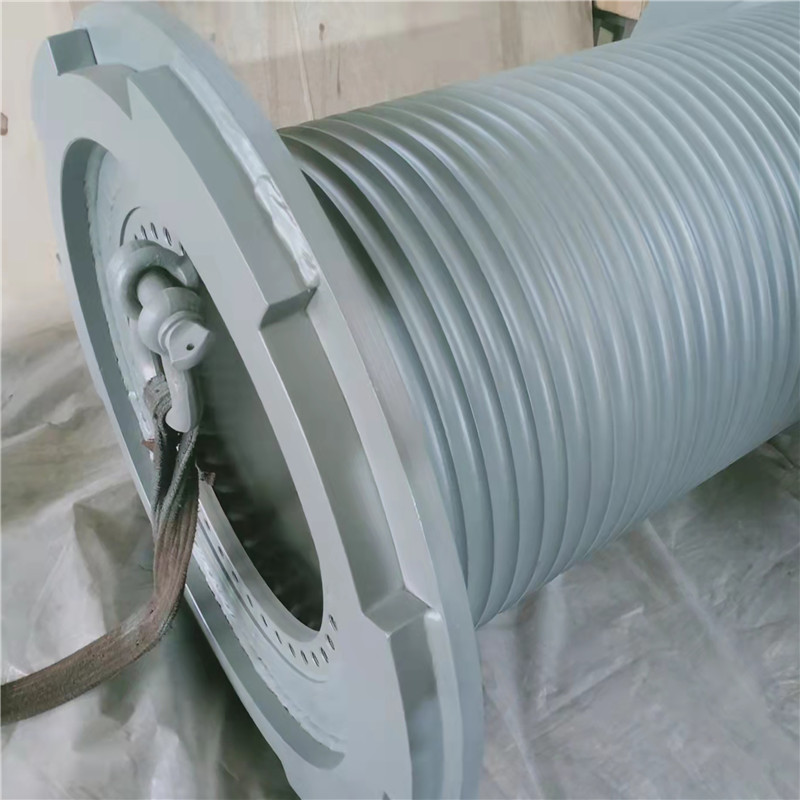 Lebus grooved drum for lifting winch
