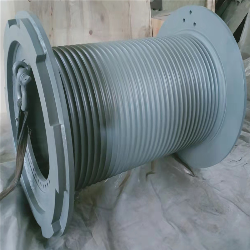 Lebus grooved drum for lifting winch