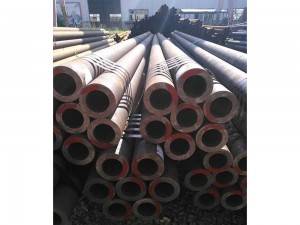 Seamless pipe of carbon steel and stainless steel