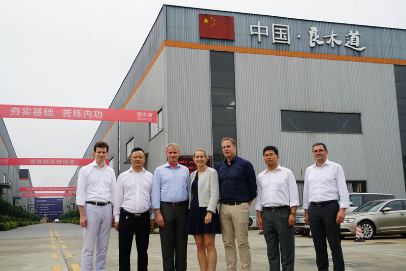 Two generations of heads of German HOPPE Group went to Liangmu Road for inspection and exchange