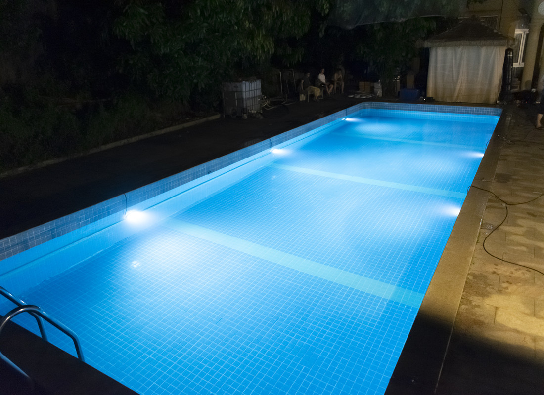 What is a good wattage for a pool light?