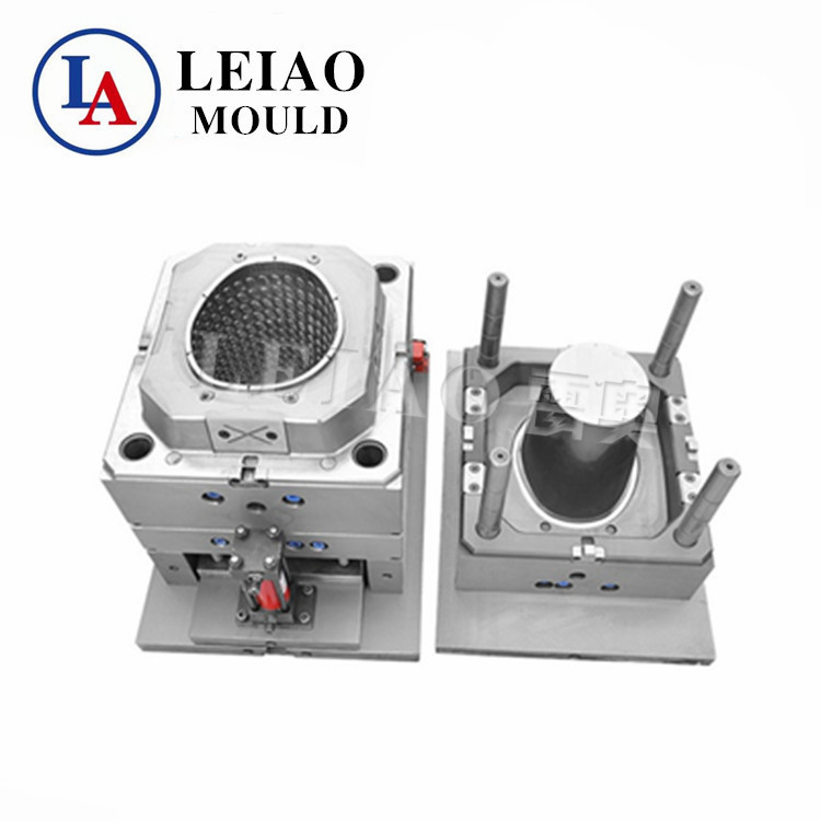 What are the requirements for injection molds?