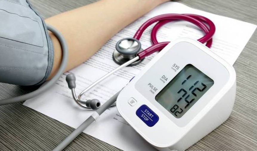 How to correctly use the digital blood pressure monitor?