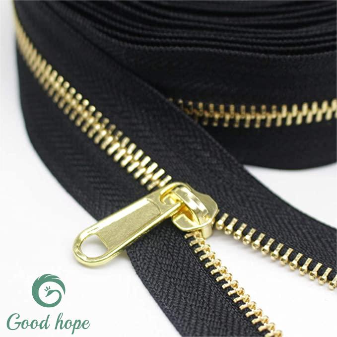 Metal zipper: the perfect combination of fashion and practicality