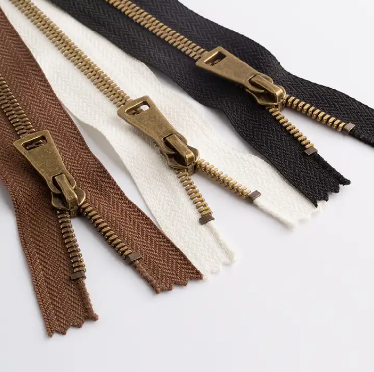 Manufacturer Durable Bronze Metal Zipper with Smooth Operation