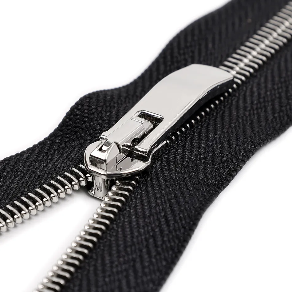 Zippers logam: kombinasi sampurna saka inovasi lan fungsi