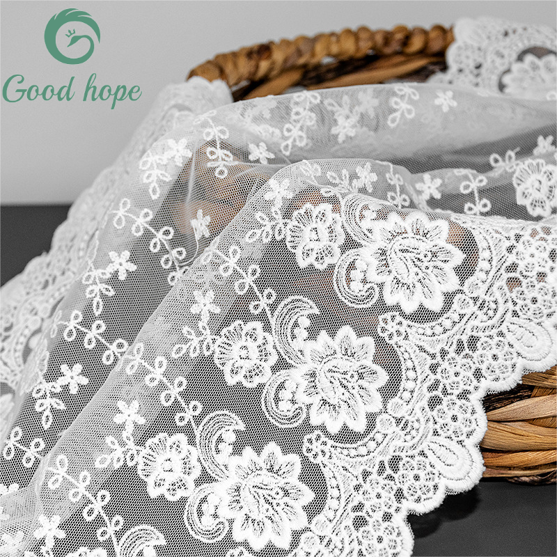 Fashion lace fabric, the cotton/tc/nylon/milk silk lace, the embroidered lace and garment accessories lace.