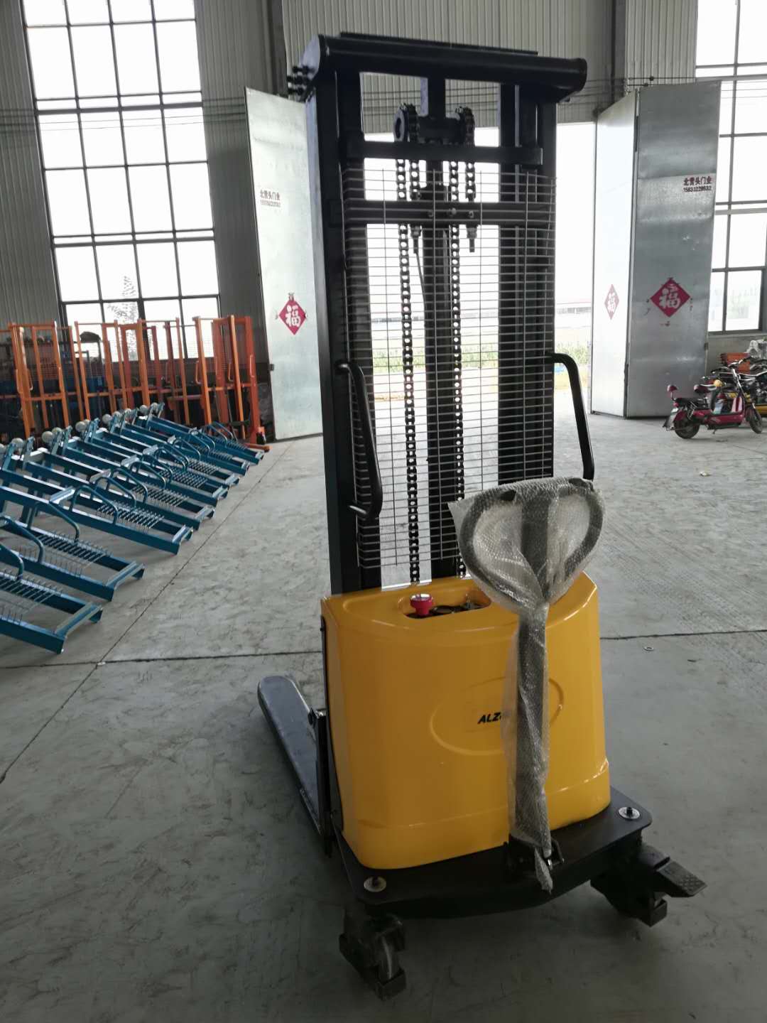 hand electric stacker