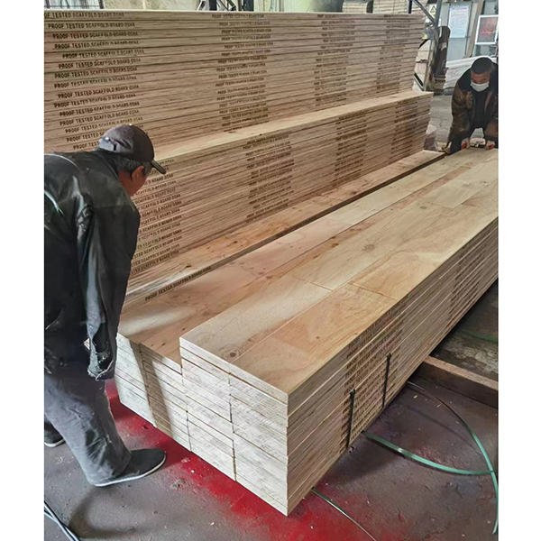 Viga estrutural da madeira do molde LVL do lariço de Austrália Asnzs4357.0 F17 E14 90X45