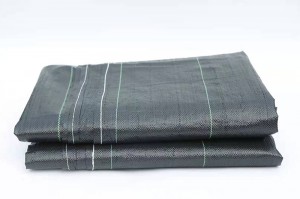 Black polypropylene weeding cloth