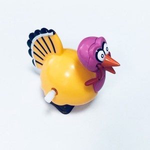Топла продажба на велигденска мисирка Пилешка пластична играчка