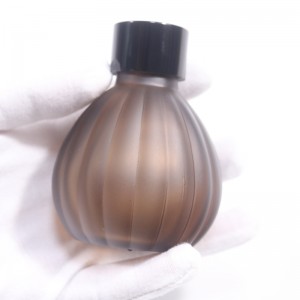 Gyári egyedi luxus 100 ml illóolajos aromaterápiás üveg üres borostyánsárga üveg parfüm diffúzor