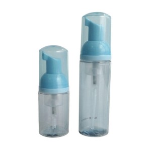 Prazne plastične steklenice iz penaste steklenice s črpalko za plastične steklenice