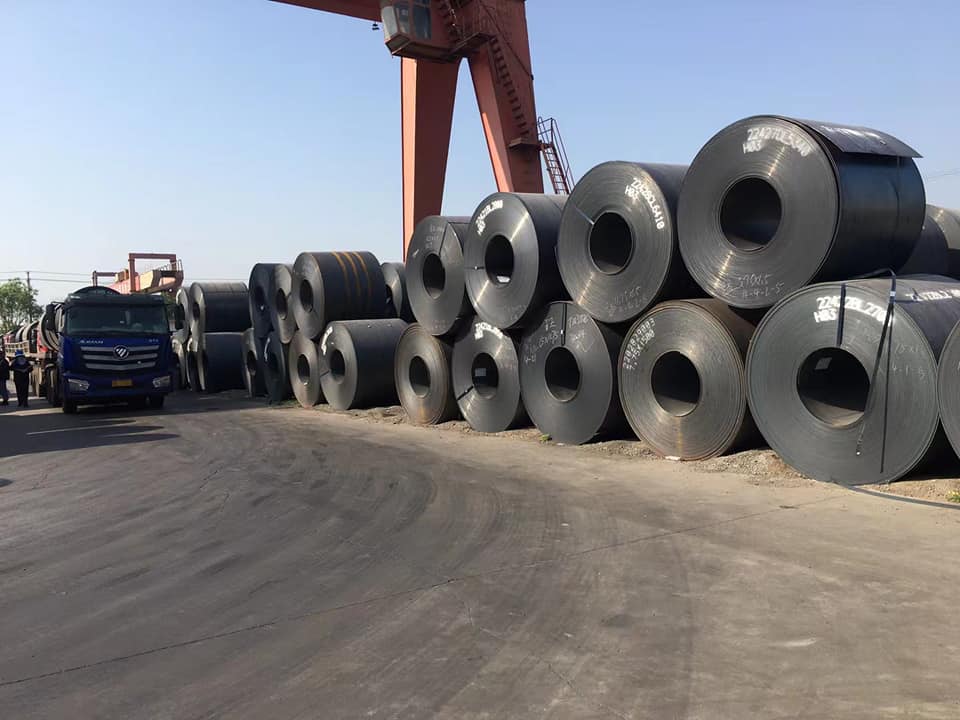 What is the social inventory situation of steel in China in early December 2023?
