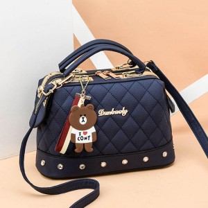 Prilagođena ženska torbica sa slatkim privjeskom za lutke