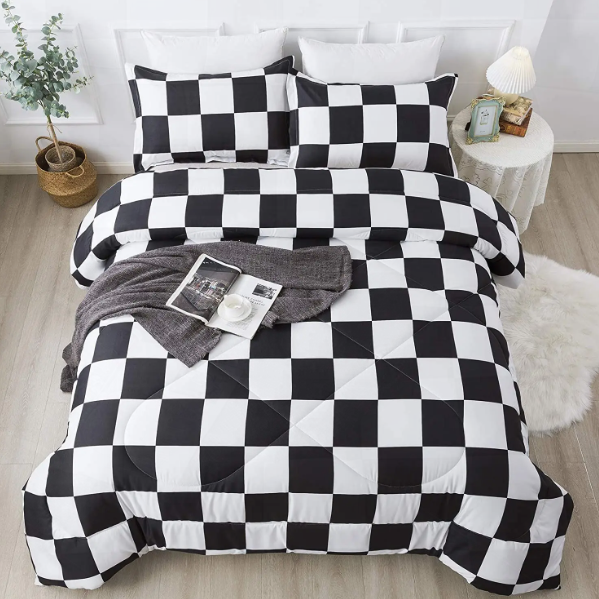 Twin Plaid Quilt Set: Where Style Meets Bedroom Comfort