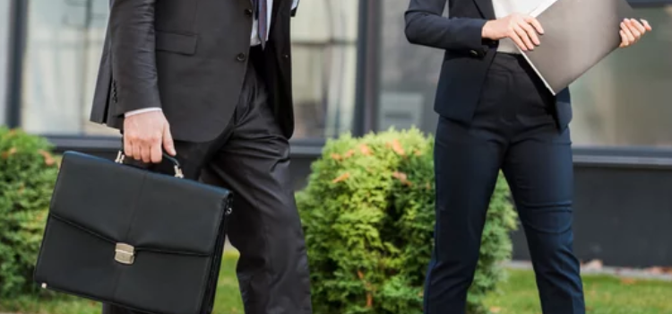 Aluminum Briefcases vs Leather Briefcases: Which Is Best for Your Team or Clients?