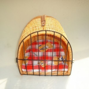 China Manufacturer Supply Customized Wicker Dog Bed Willow Pet Carrier Cat House Transporter