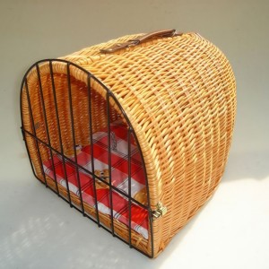 China Manufacturer Supply Customized Wicker Dog Bed Willow Pet Carrier Cat House Transporter