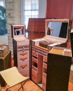 Million Dresser Lv Hard Case Exhibition