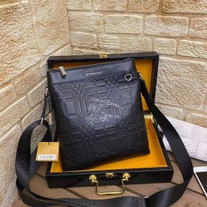 Burberry BURBERRY new one-shoulder messenger bag [Size] 24x27x6cm high-end quality Unique quality, stylish design, exquisite handmade construction, a must-have for trendy men