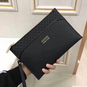 Collector’s Edition Limited Edition Black, Italian Leather   With a leather-patterned embossed interlocking double G convenience, it is an everyday must-have. Model: 8043 Size: 28×18 (wi...