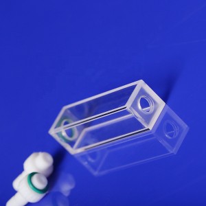 High-Temperature Polished Square Quartz Glass Tube in Laboratory