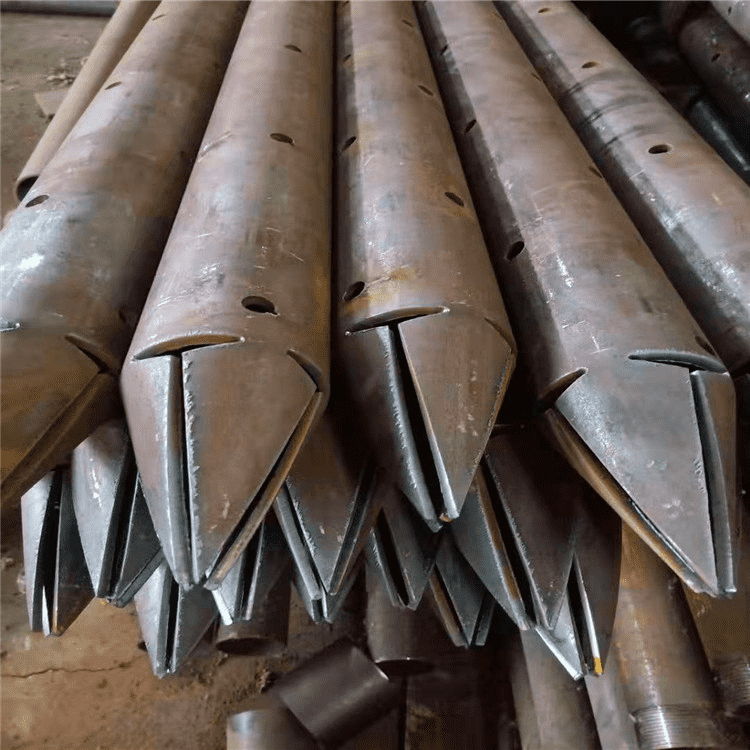 Production of bridge acoustic pipe for pile driving grouting pipe embedded steel pipe (1)