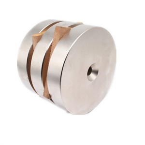 NdFeB N52 20×3 прстенест магнет со отвори за мијалник