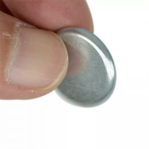 Pyöreät yksipuoliset neodyymimagneettipakkausmagneetit metallilla