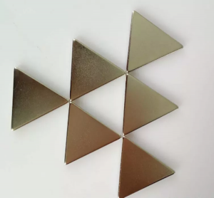 Неодимиумски магнет N35 N52 во форма на триаголен фабрички приспособен