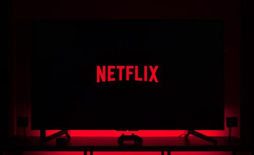 Төп кәгазь һәм Netflix эксклюзив ко-маркалы серияләрне ачалар, җанатарларның сәүдә тәҗрибәсен яңадан билгелиләр