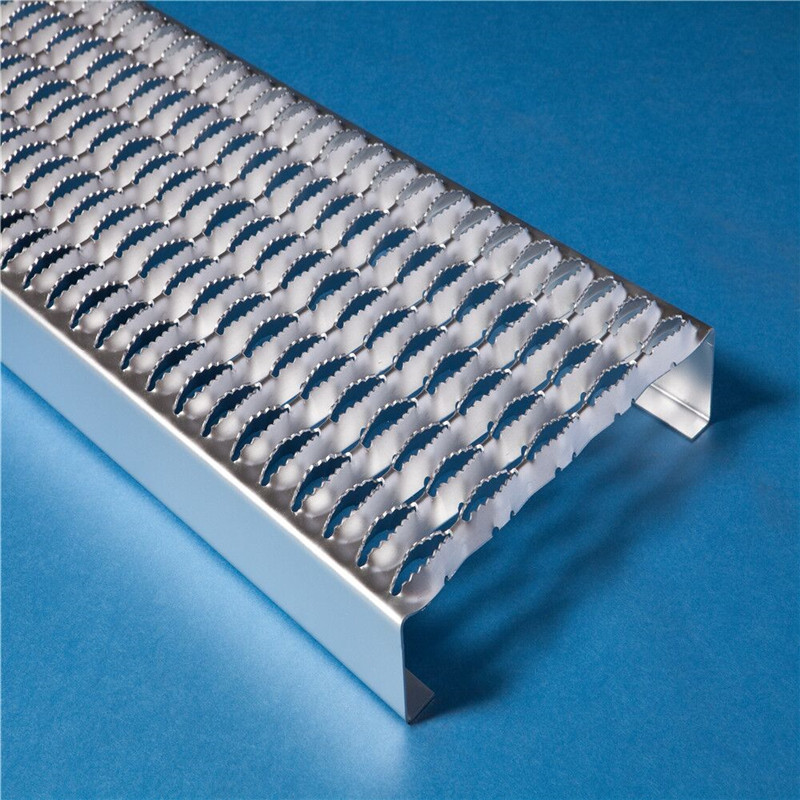 Crocodile mouth perforated metal mesh for antiskid plate