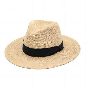 slamnati panamski klobuk iz rafije s širokimi krajci