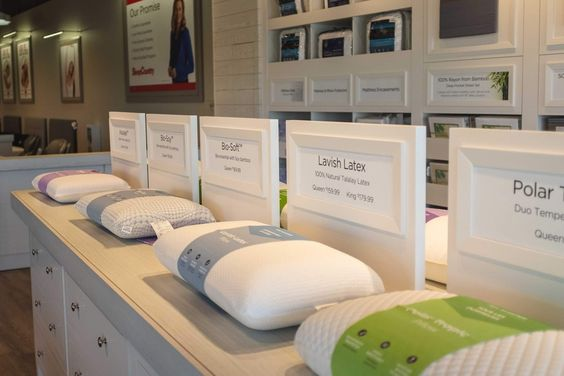How to choose the right display rack to display different brands and different styles of home pillows