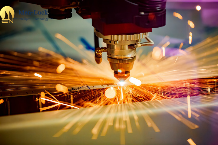 The difference between fiber laser cutting machine and traditional processing technology