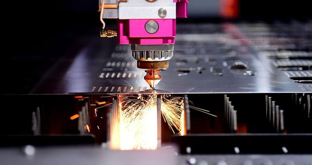 What are the operation steps of optical path adjustment of UV laser cutting machine?