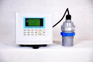 Misuratore/sensore di livello a ultrasuoni suddivisi ad alta precisione