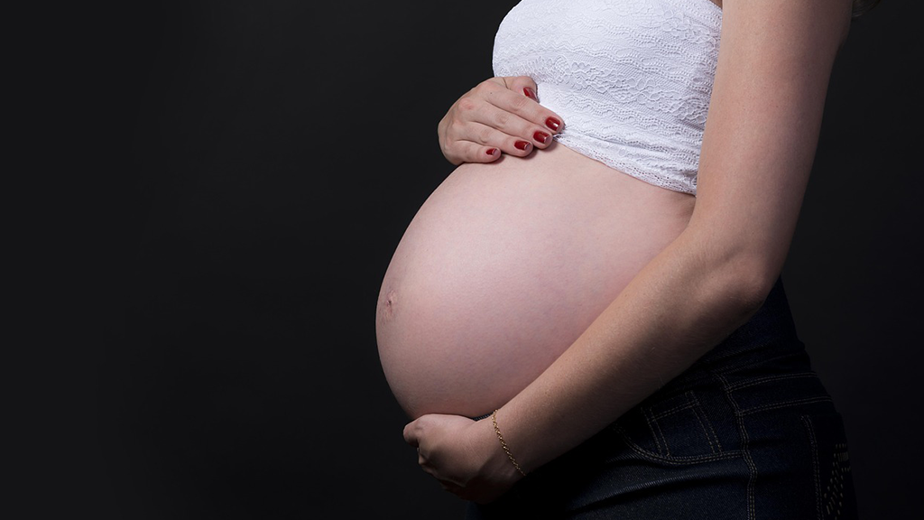 Can You Go on a Sunbed When Pregnant? Experts Warn Against It—Here’s Why