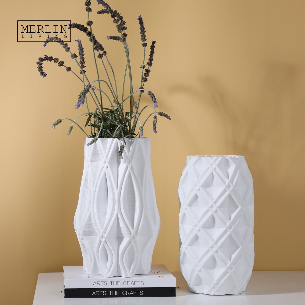 3D štampana keramička vaza sa geometrijskim uzorkom (15)