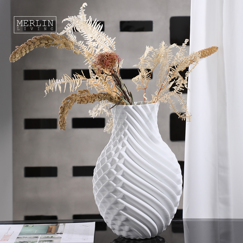 3D printana keramička vaza kontrastne linije (7)